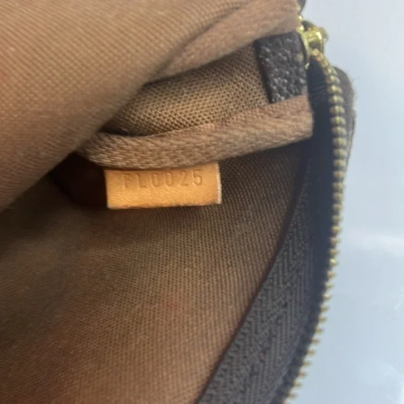 LOUIS VUITTON CHERRY 🍒 MURIKAMI POCHETTE VINTAGE - Picture 3 of 10